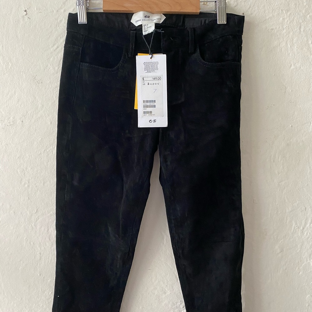 H&M suede jeans. Timeless rocker and cool. Néw with tags.